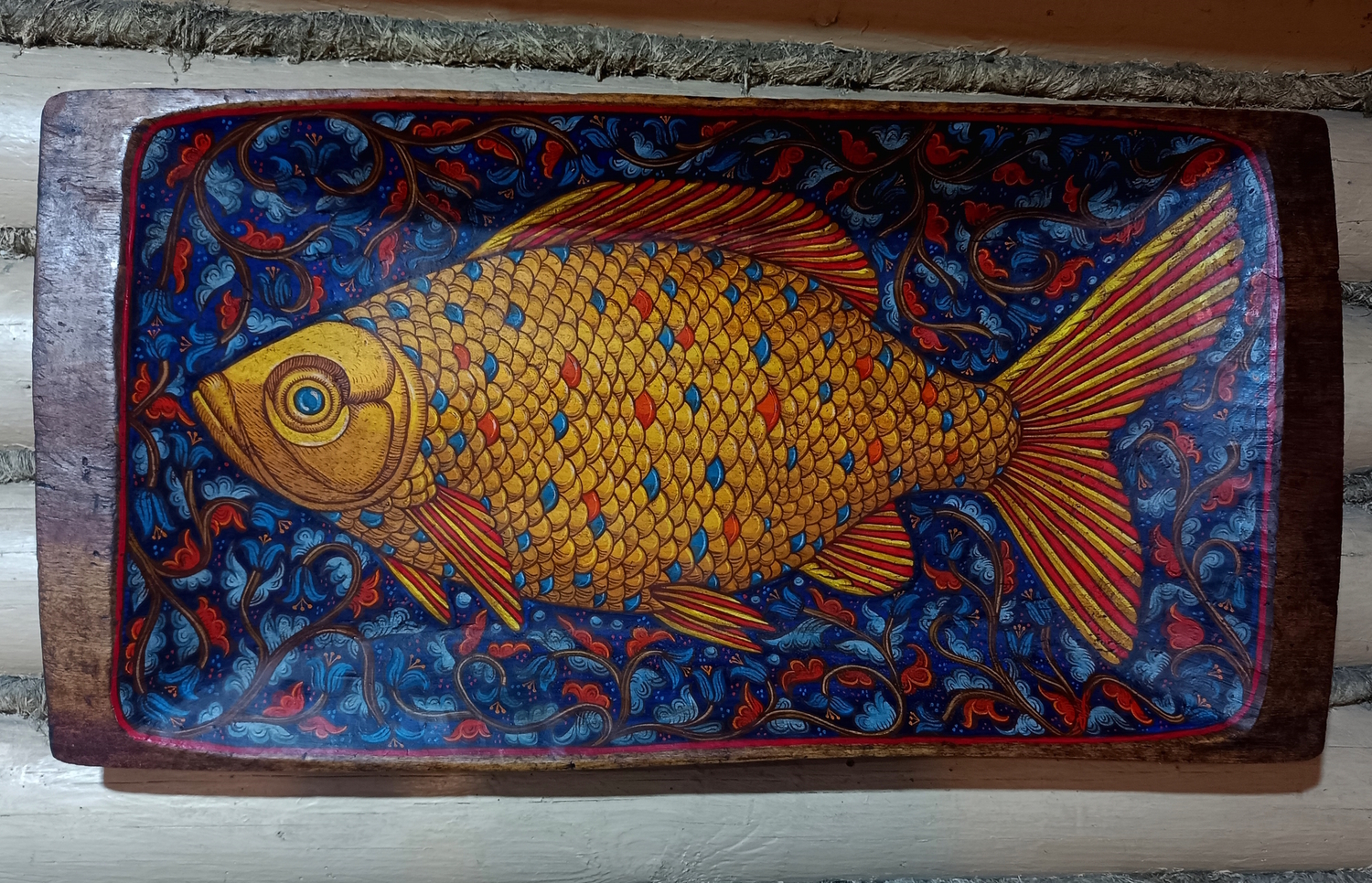 Картина "Рыба желтая на синем" на старинном деревянном корыте (большая)