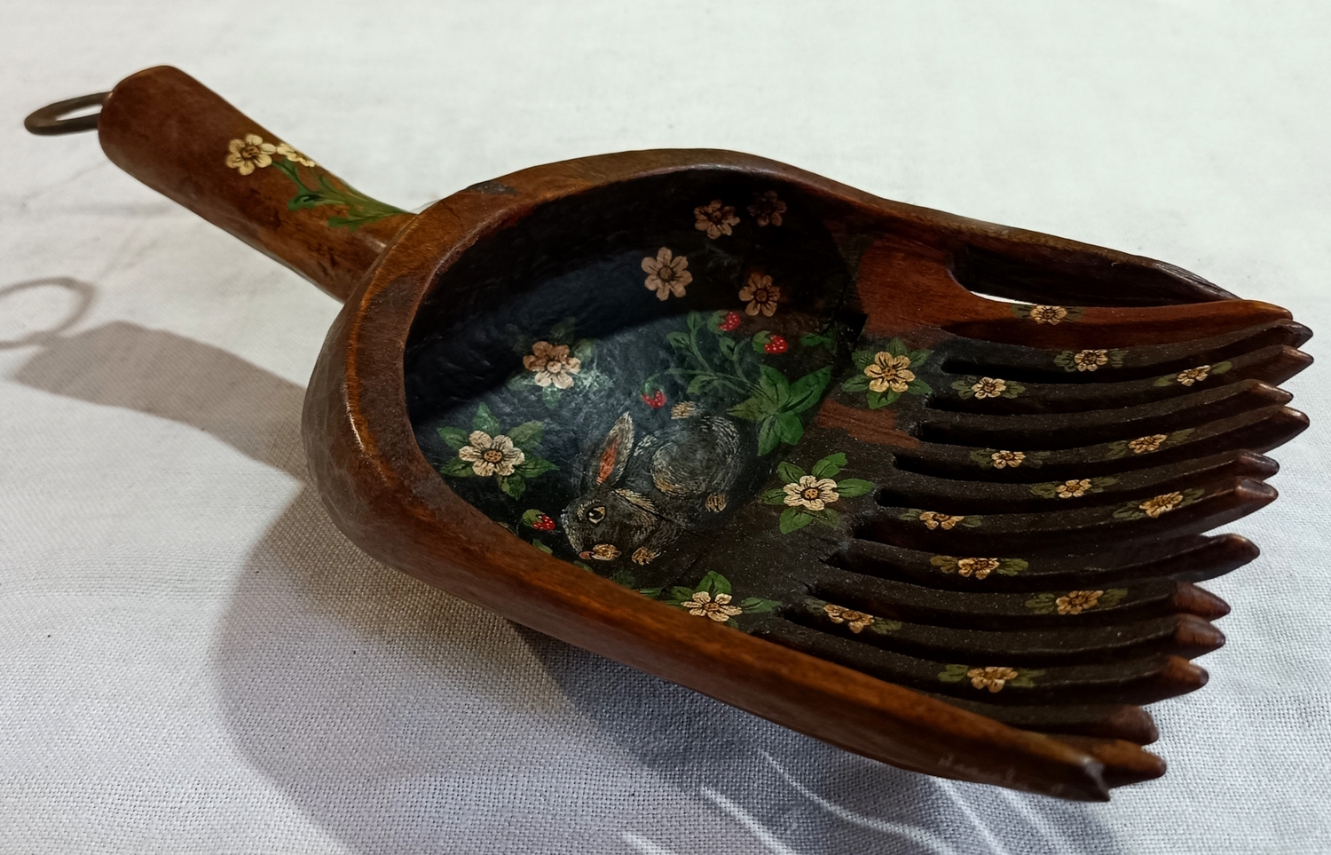 Хапуга-совок&nbsp; для сбора ягода "Зайчик" старинная деревянная, с ручной росписью