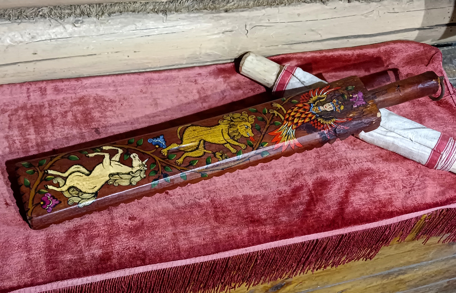 Рубель "Лев (Сила)и Единорог (Власть) охраняют Древо Жизни" старинный деревянный, с ручной росписью (большой)