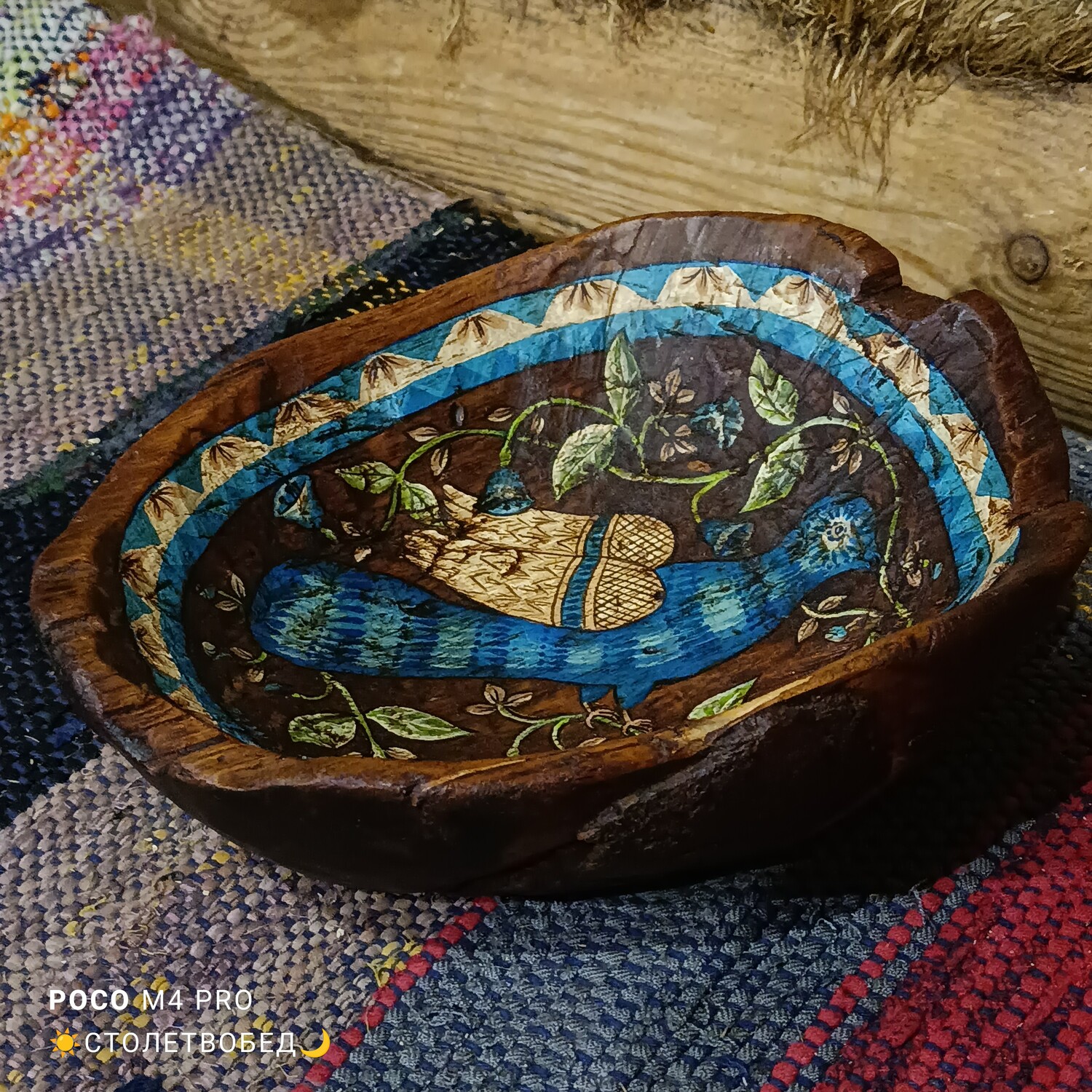Тарелка "Синяя птица" старинная деревянная с ручной росписью