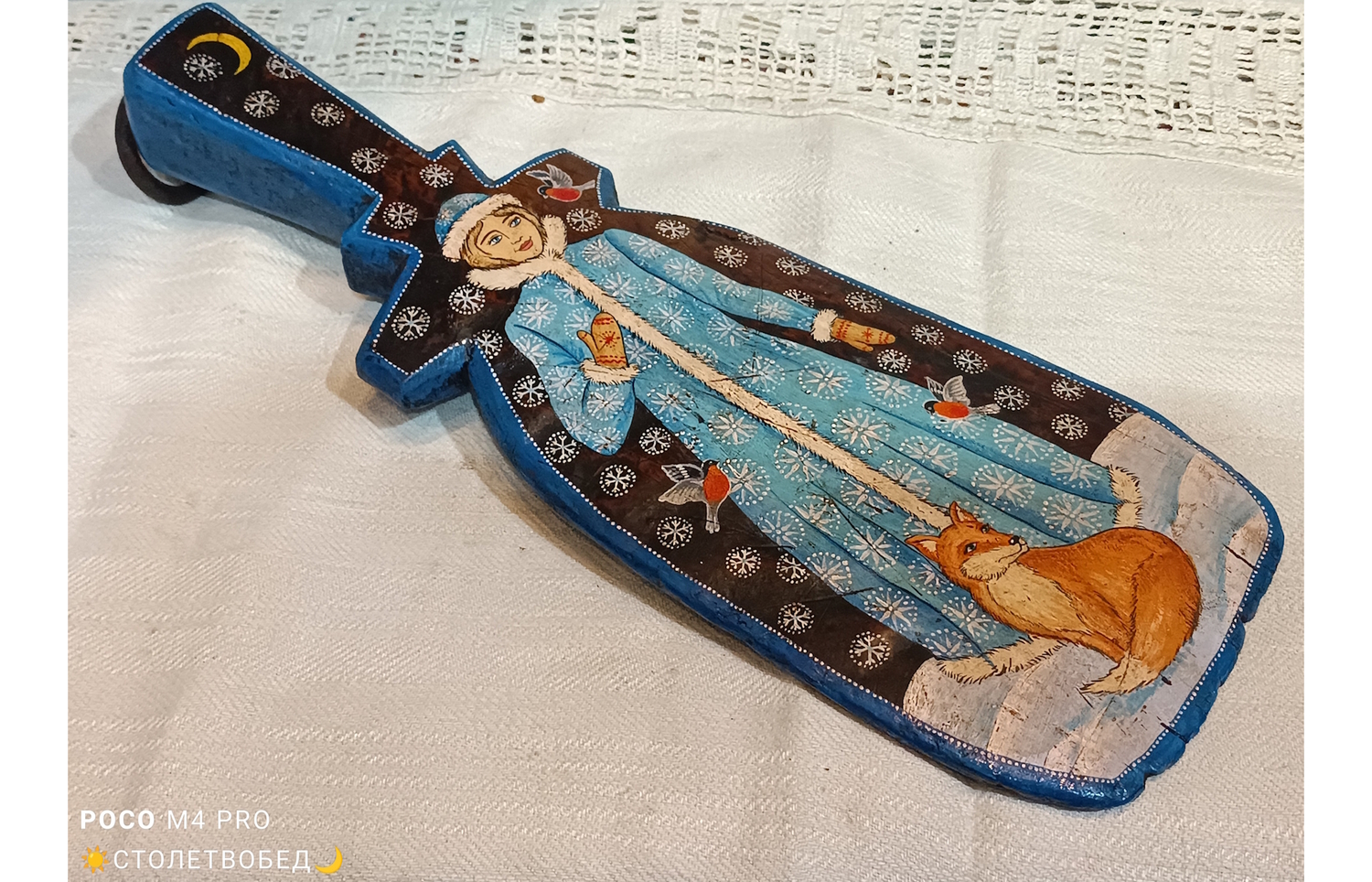 Панно "Снегурочка" на старинной деревянной прялке (донце), c ручной росписью (малое)