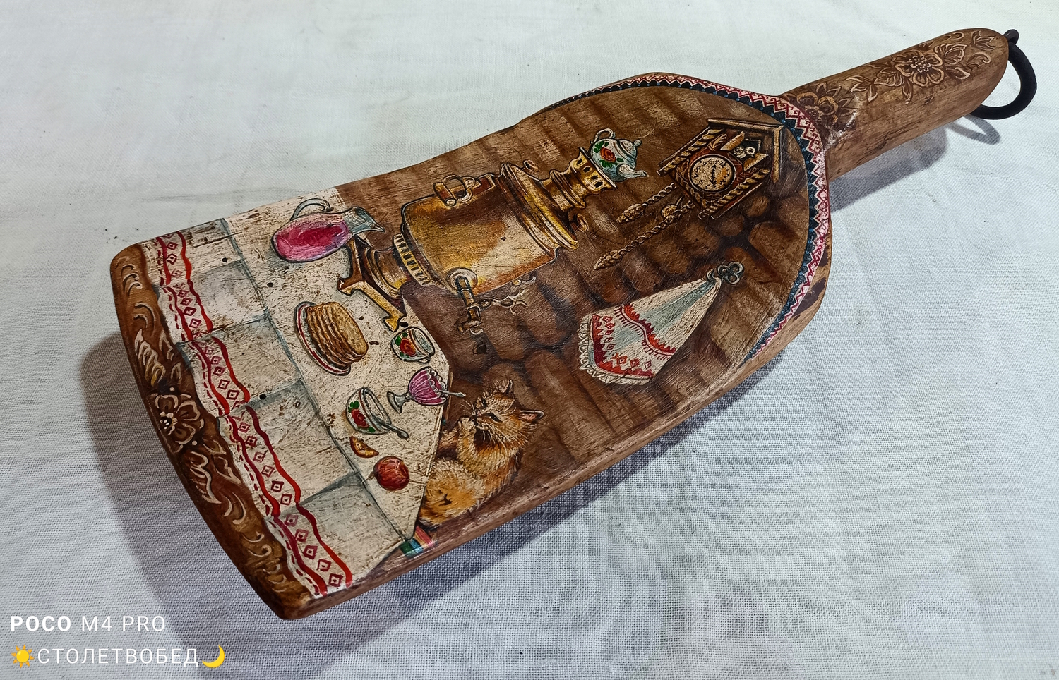 Панно малое "Самовар" на старинной деревянной лопате, с ручной росписью (короткая ручка)