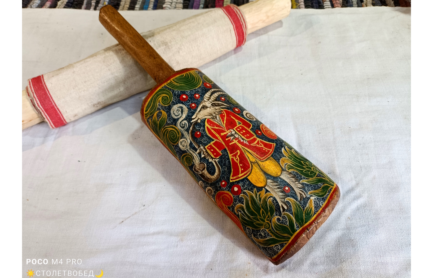 Валёк "Коза в костюме с трубкой" старинный деревянный, с ручной росписью (средний)