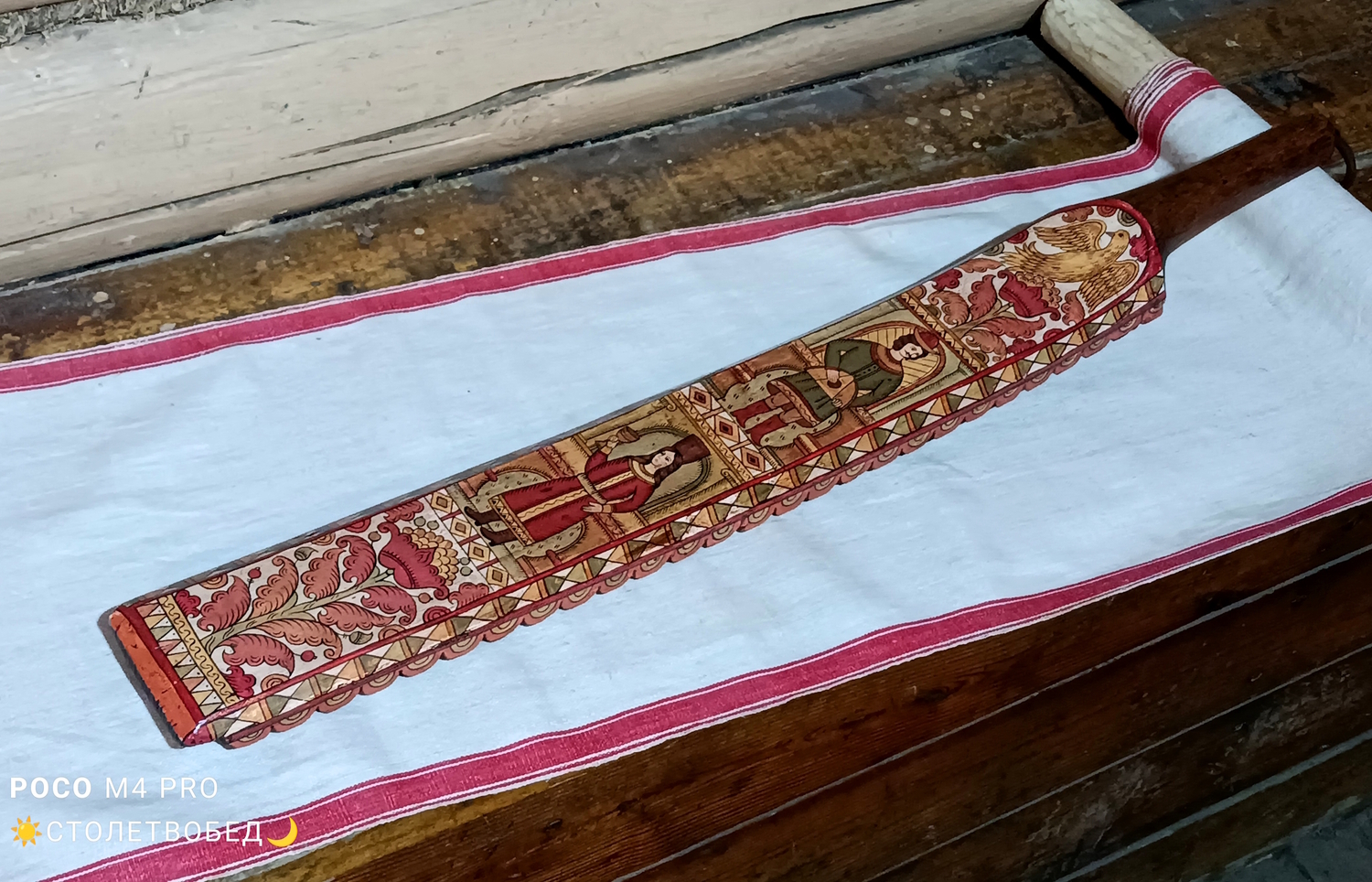 Рубель "Садко и девушка Чернава (по мотивам рописи сундука к. XVII в., C. Двина)" старинный деревянный, с ручной росписью (большой)