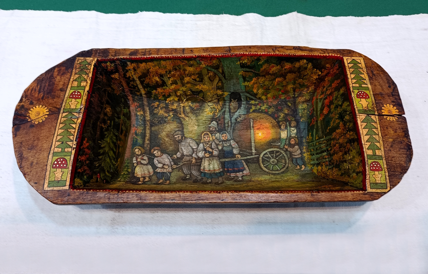 Картина "Урожай (Яблочный Спас)" на старинном деревянном корытце (малая)