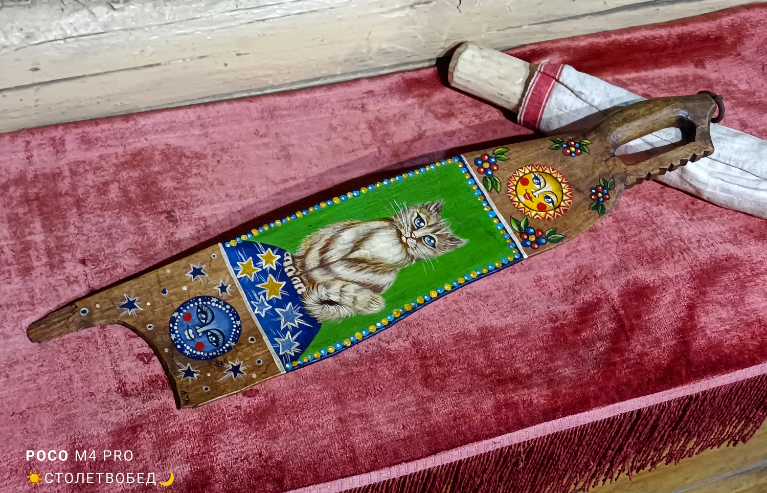 Трепало "Котик пушистый" старинный деревянный, с ручной росписью (на зелёном, тонкое)