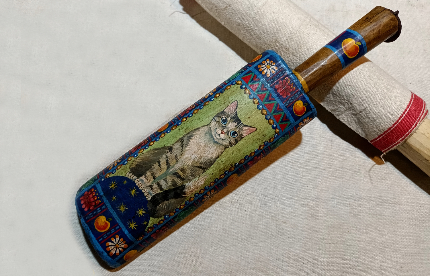 Валёк "Котик" старинный деревянный, с ручной росписью (средний)