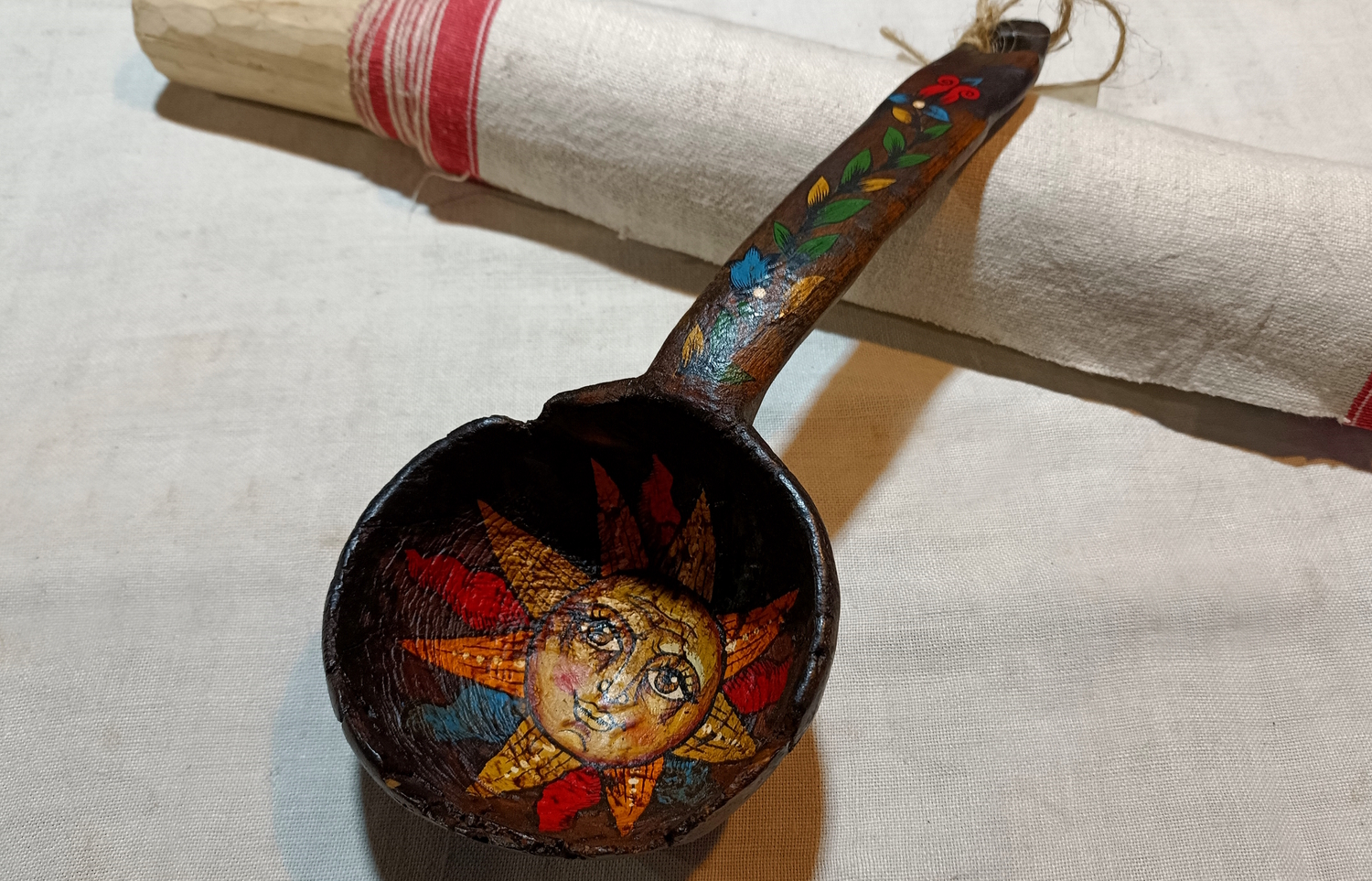 Ложка&nbsp; "Солнце"&nbsp; старинная деревянная&nbsp; с ручной росписью&nbsp;