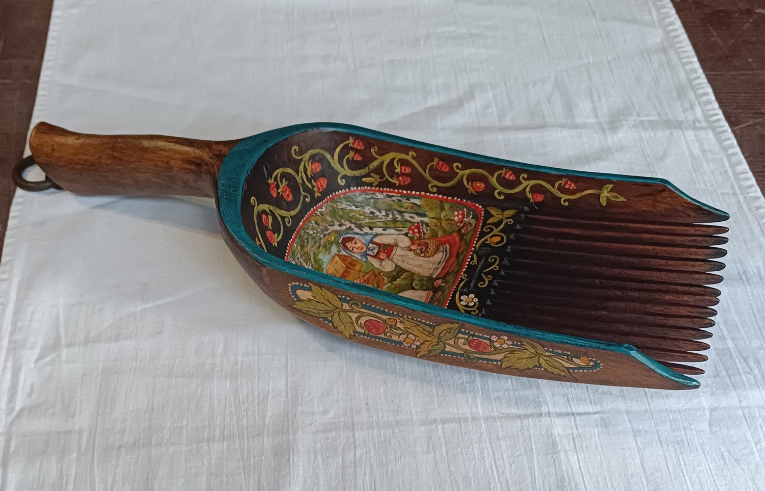 Совок-хапуга "Дети: По грибы по ягоды" старинный деревянный, с ручной росписью