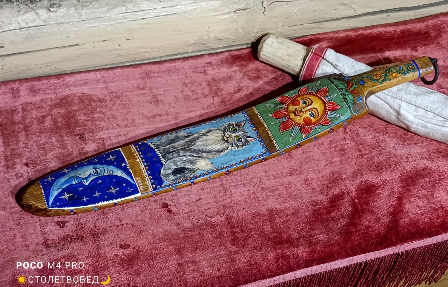 Рубель "Котик пушистый" старинный деревянный, с ручной росписью (на голубом)