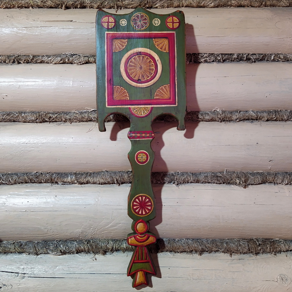 Прялка-панно с солярным символами старинная деревянная