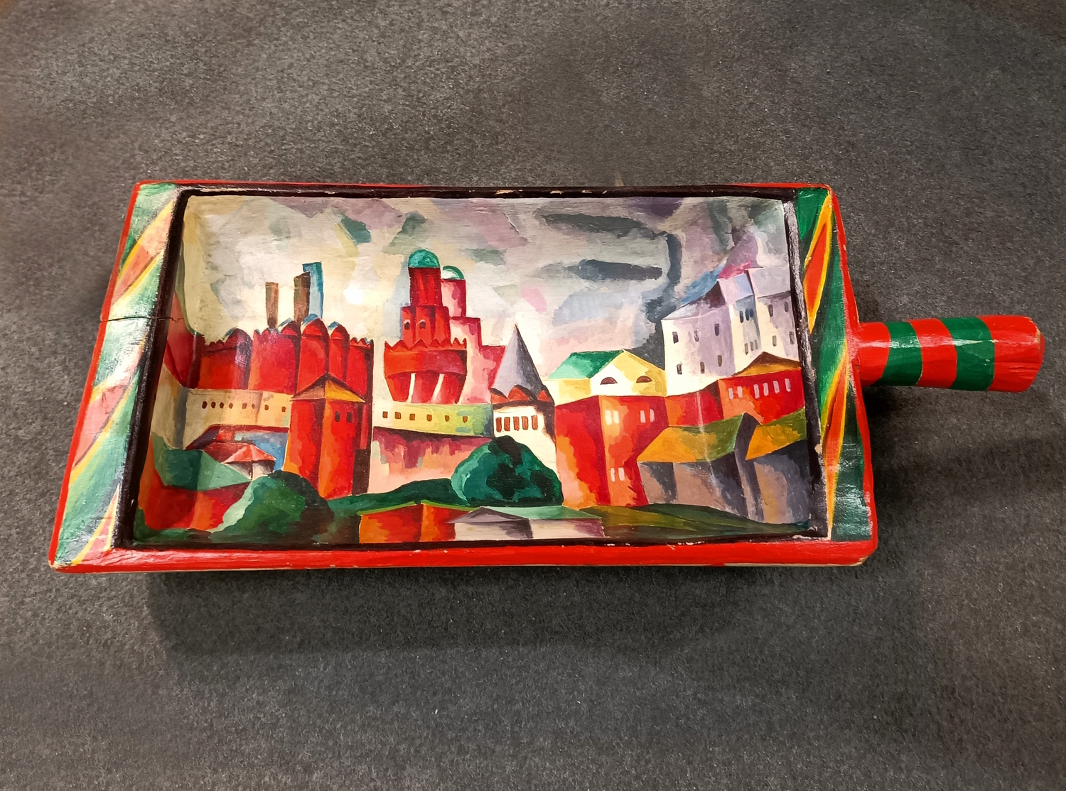 Картина «Пейзаж с розовой башней» на старинном деревянном корытце с ручкой (малая)