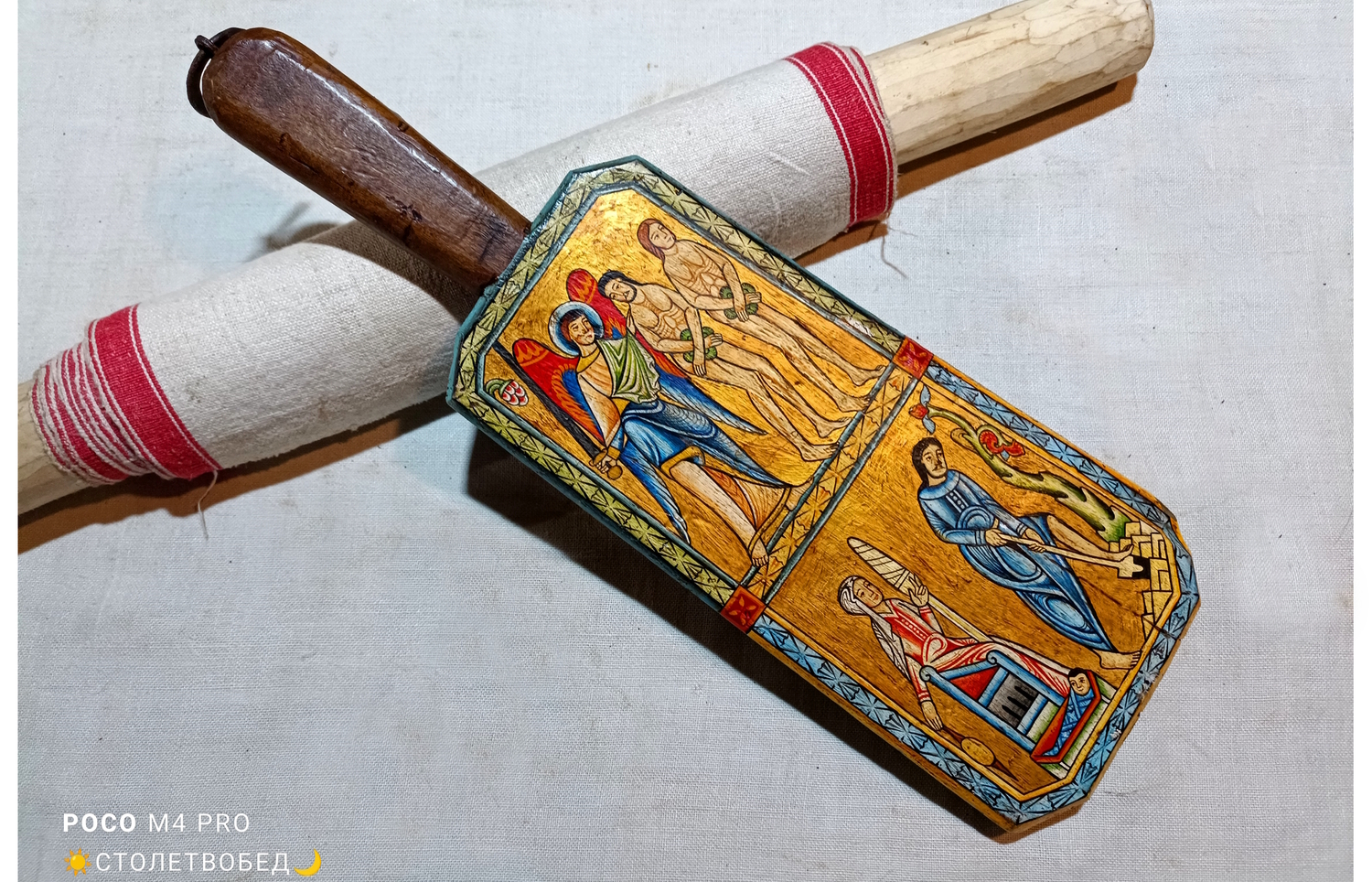 Валёк "Изгнание из Рая" старинный деревянный, с ручной росписью (средний)