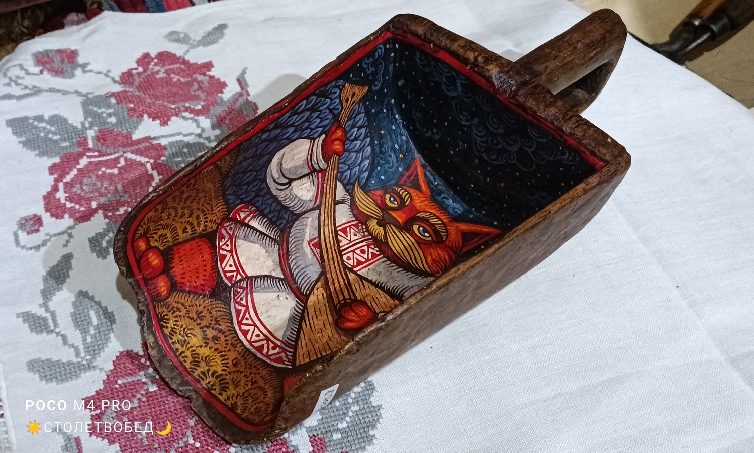 Совок "Кот с балалайкой" старинный деревянный, с ручной росписью