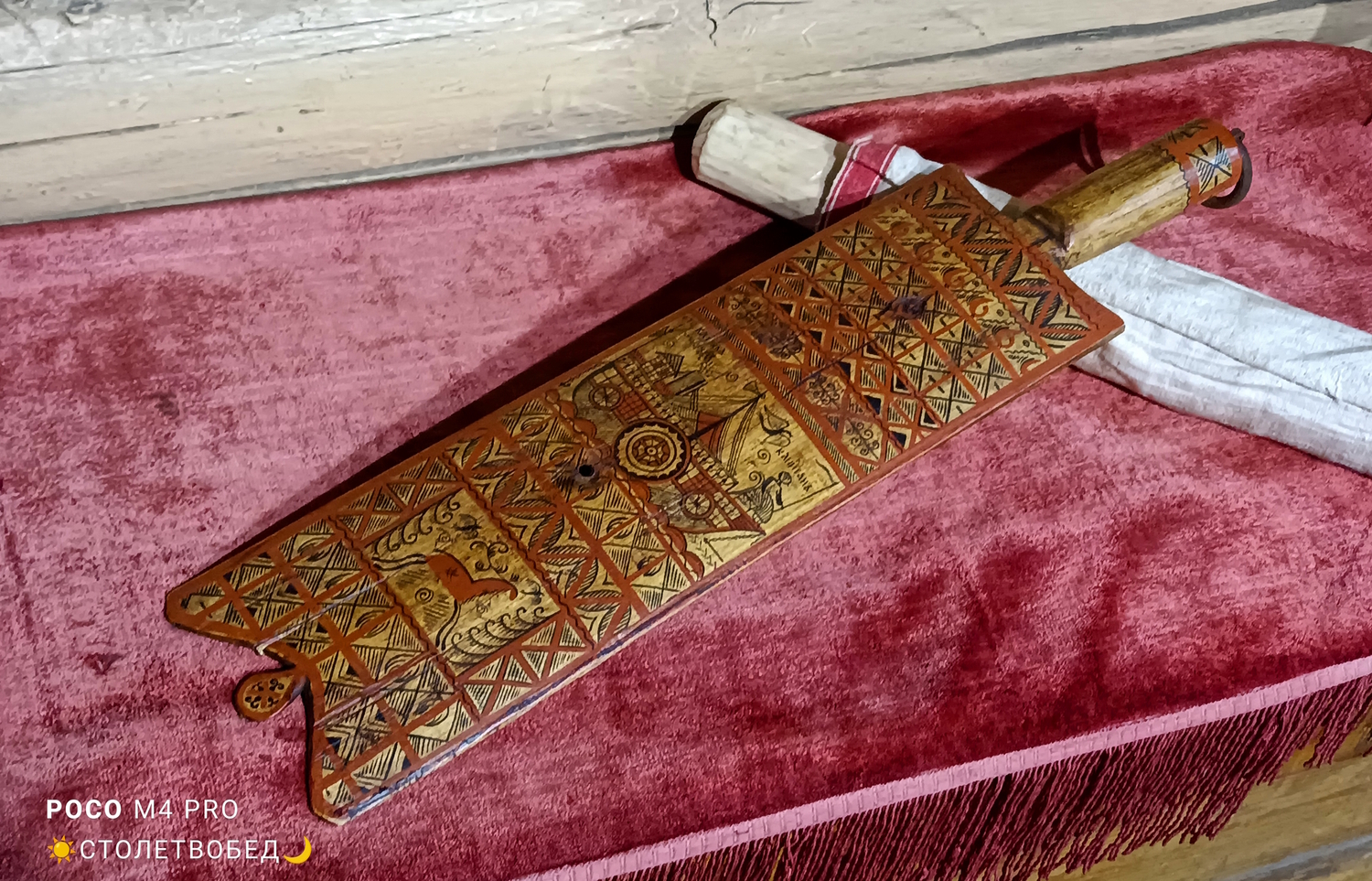 Трепало "Корабль (Мезень)" старинное деревянное, с ручной росписью (большое, тонкое)