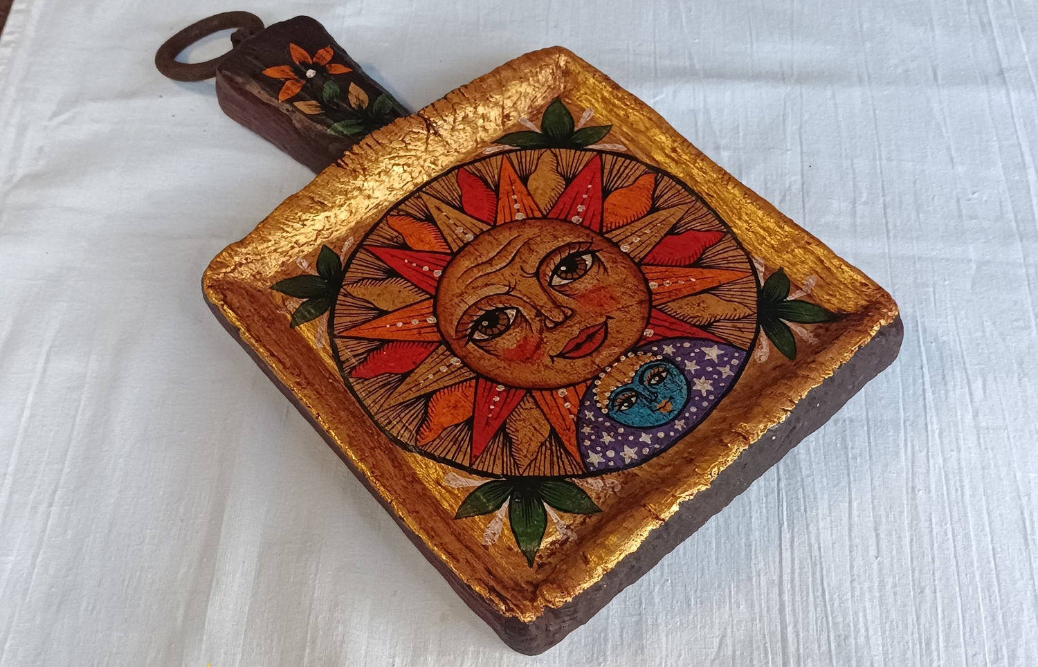 Латка&nbsp; "Солнце"&nbsp; старинная деревянная&nbsp; с ручной росписью (квадратная)