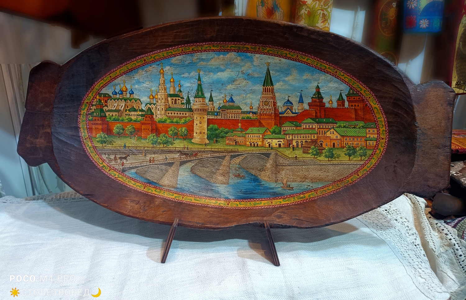 Картина "Москва старинная" на старинном деревянном корыте-ночве (средняя)
