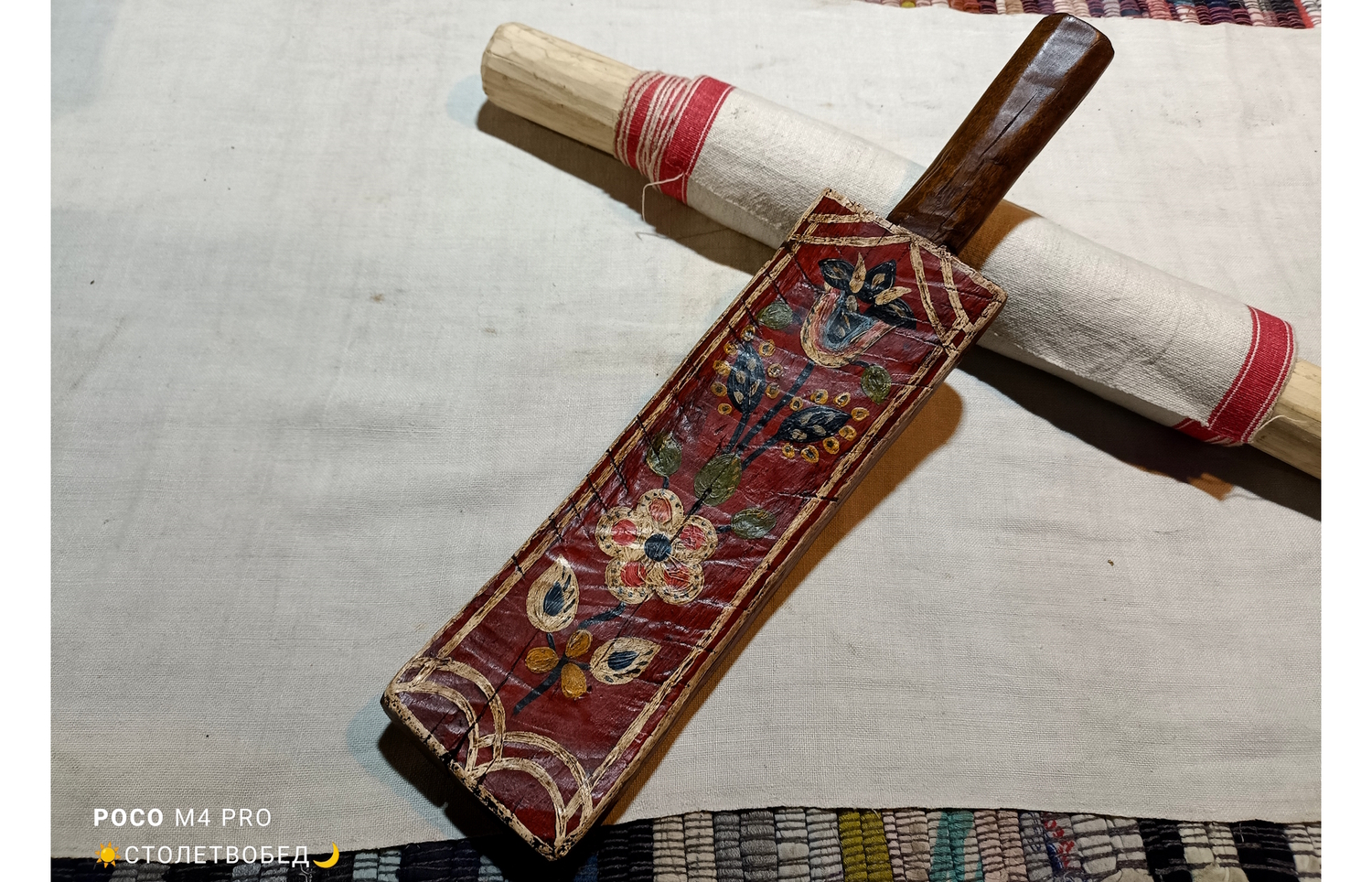 Валёк "Цветы на бордовом" (по мотивам Вологодской росписи) старинный деревянный, с ручной росписью (средний)