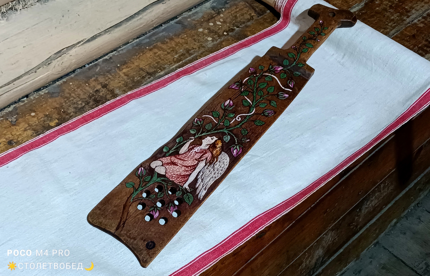 Трепало "Ангел-девочка" старинное деревянное, с ручной росписью (большое, тонкое)