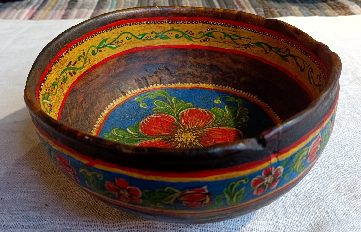 Тарелка-чаша глубокая «Маки» старинная деревянная с ручной росписью (по мотивам подарочного ковша)