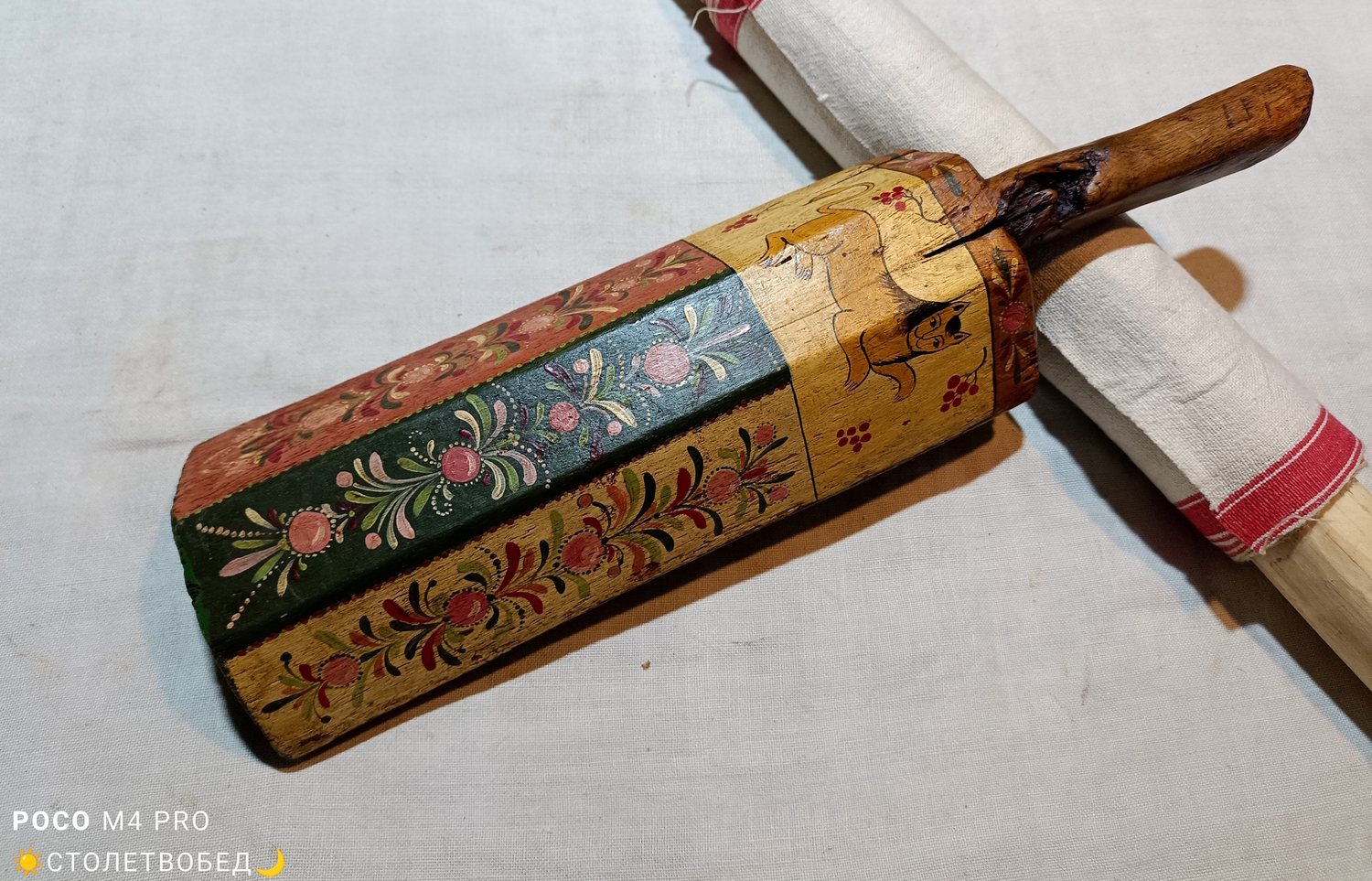 Валёк "Лев" (по мотивам Домовой росписи) старинный деревянный, с ручной росписью (средний)