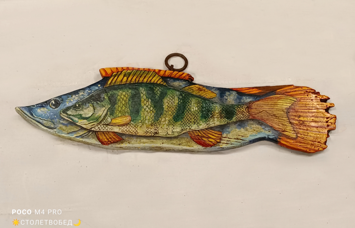 Панно "Рыбы" горизонтальное на старинном деревянном донце от прялки, с ручной росписью